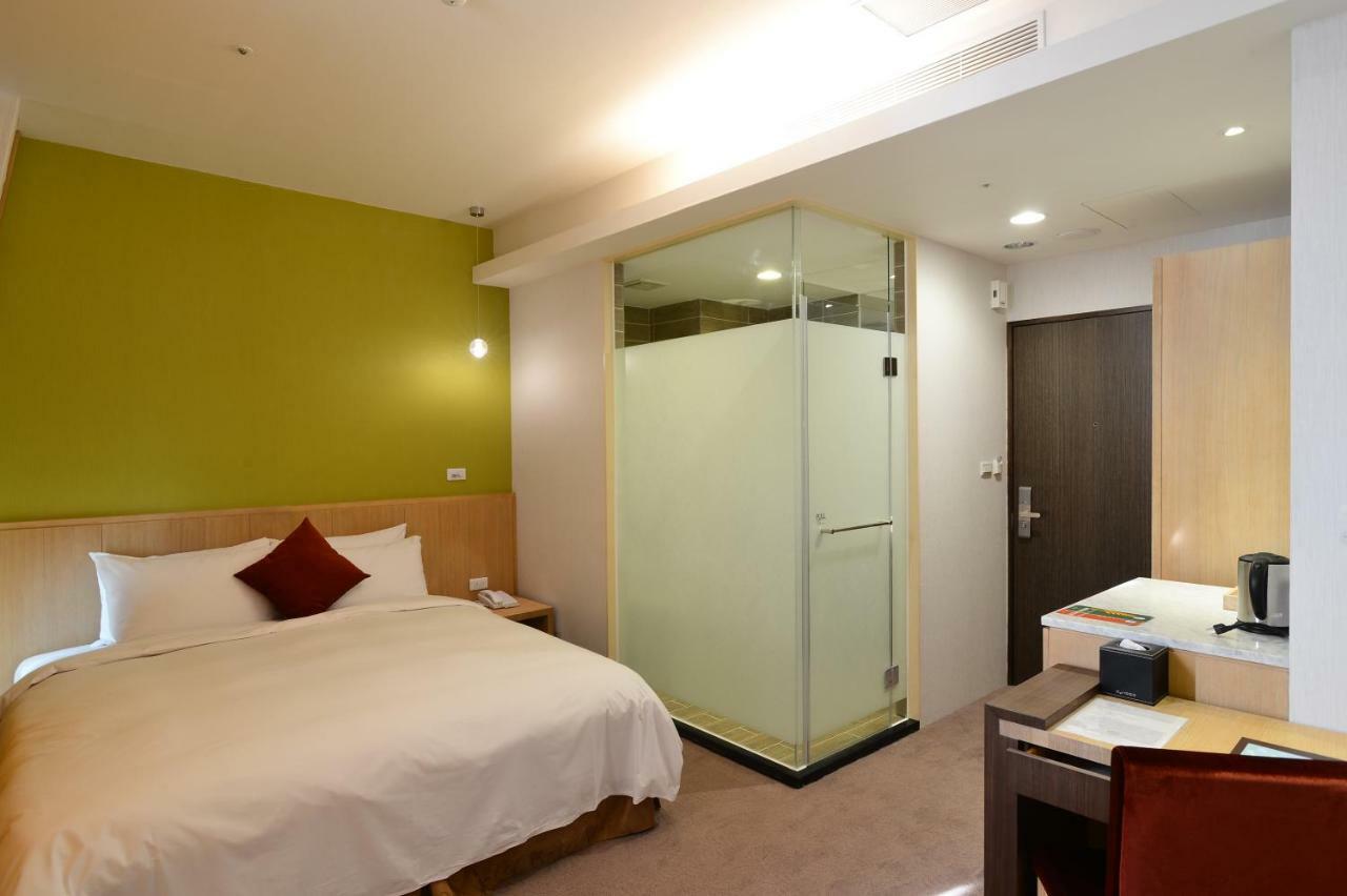 In Young Hotel Kaohsiung Exterior foto
