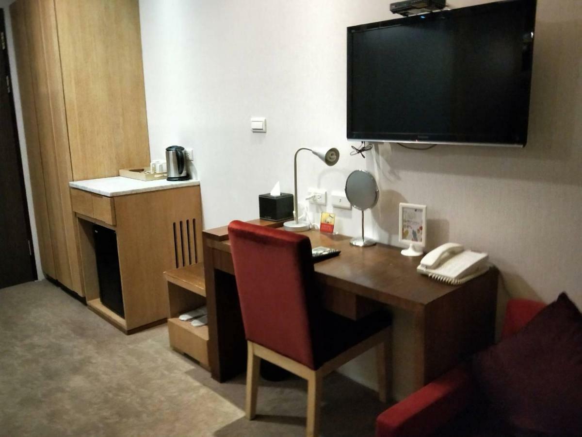 In Young Hotel Kaohsiung Exterior foto